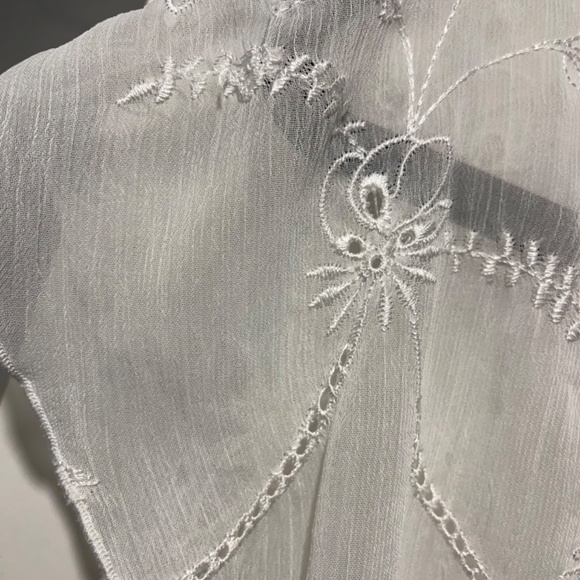 Express white embroidered X-Small top - Picture 4 of 7